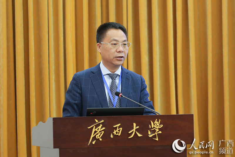 广西大学法学院党委书记黄建荣在国际投资贸易与广西自贸区法制建设国际研讨会闭幕式上的致辞此次会议的召开，得益于若干非常重要的机缘。对促成这些机缘成就的一些人和单位，我要表示诚挚的谢意【详细】 